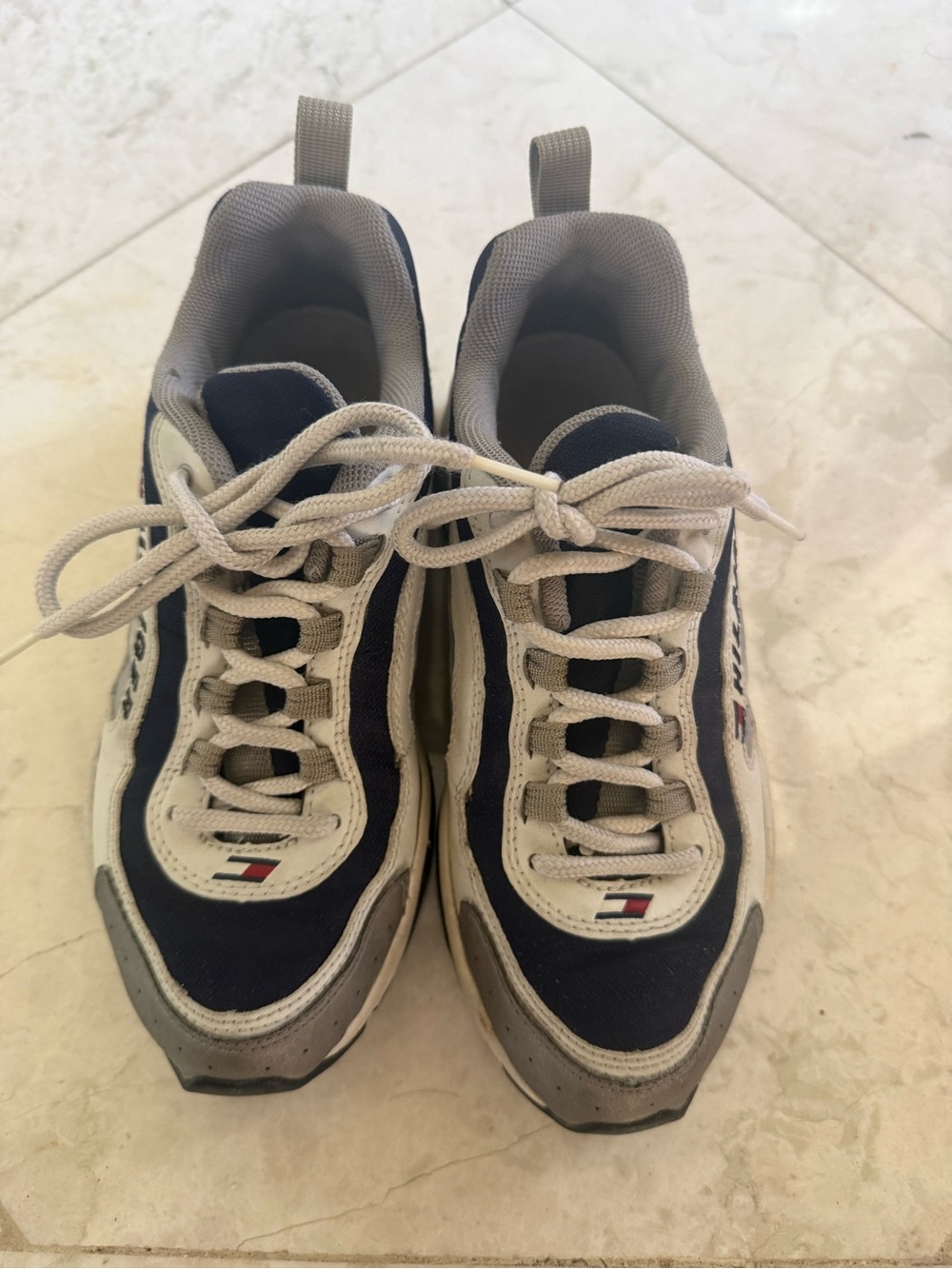 Tommy Hilfiger White, Navy and Gray Women’s Sneakers (Used) Size 6.5